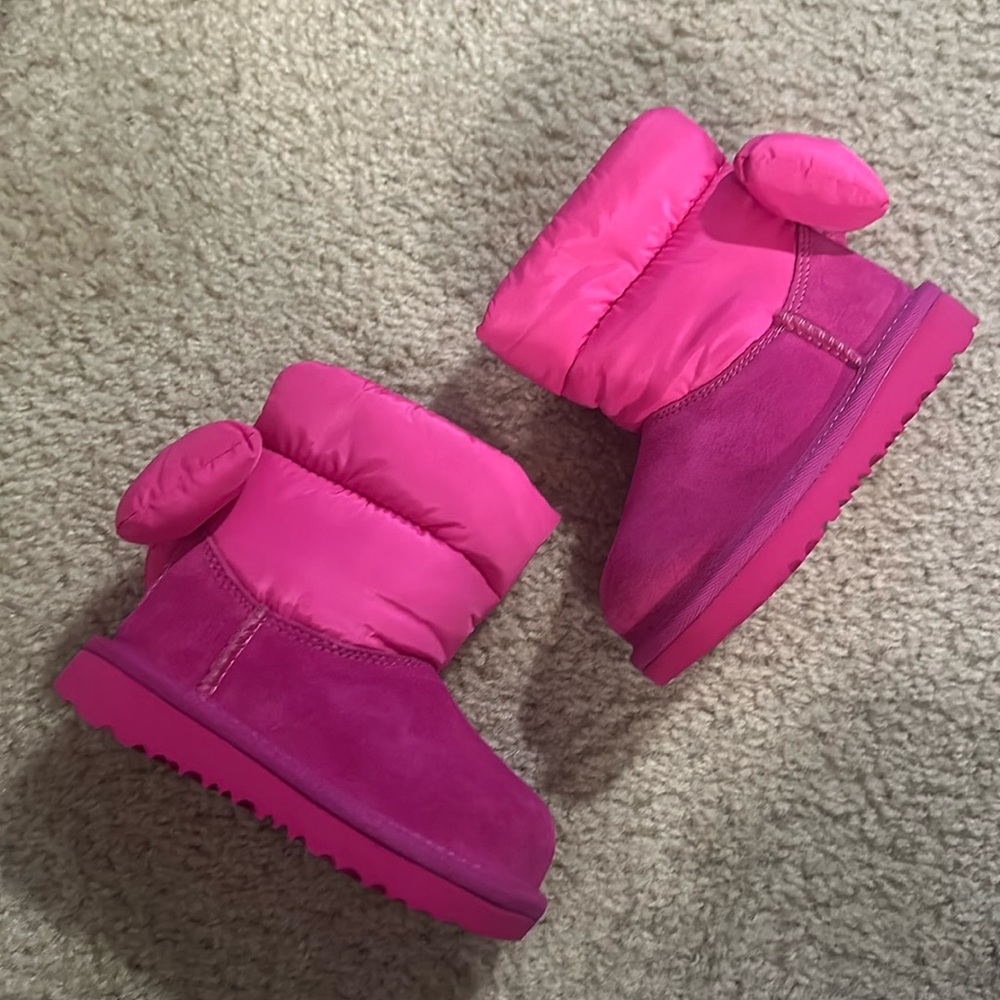NWOT UGG girls Bailey bow maxi mini size 7